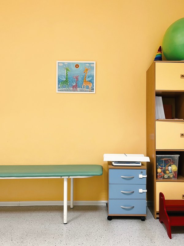 Table de chevet enfant : alliez design et fonctionnalité